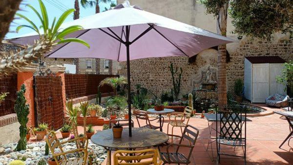 El Castell Embruixat Hotel Saint-Hippolyte  Екстериор снимка