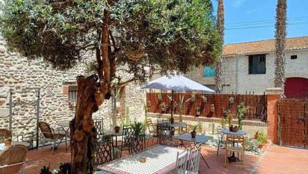 El Castell Embruixat Hotel Saint-Hippolyte  Екстериор снимка