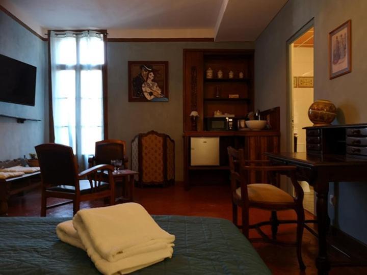 El Castell Embruixat Hotel Saint-Hippolyte  Екстериор снимка